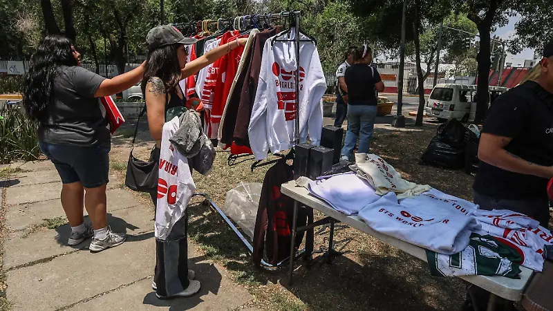 BTS Concierto Tianguis de Merch no oficial